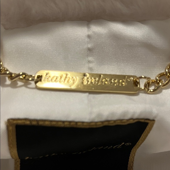 Luxurious White Faux Fur Coat - Picture 16 of 16